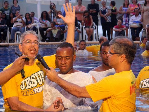 Mais de 40 pessoas são batizadas na 92ª Assembleia da CBB