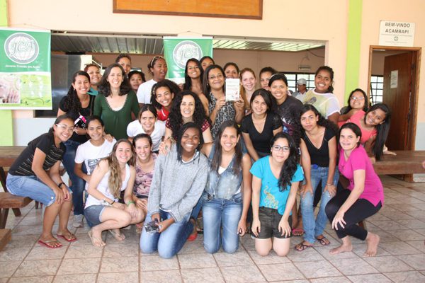 Acampamento de JCA debate feminilidade bíblica